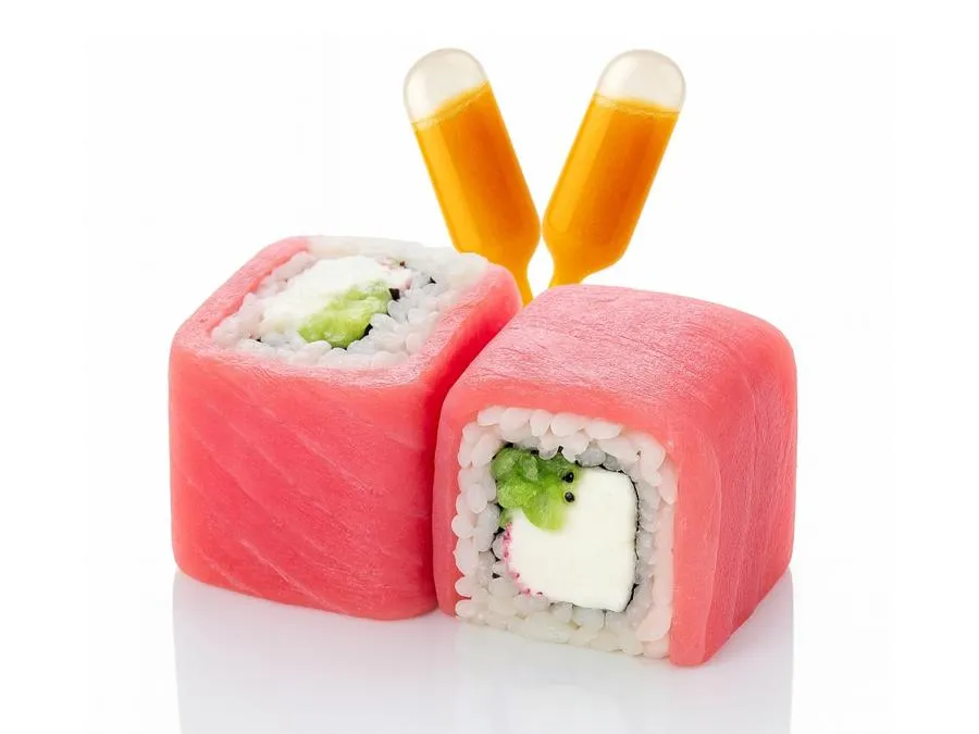 Ролл с Тунцом и Киви с соусом Юдзу