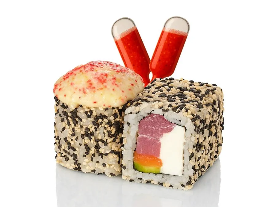 Запечённый с Тунцом и Лососем с соусом Манго-Чили