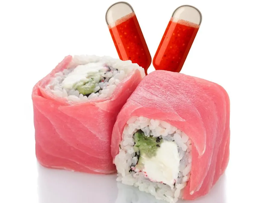 Ролл с Тунцом и Киви и соусом Манго-Чили