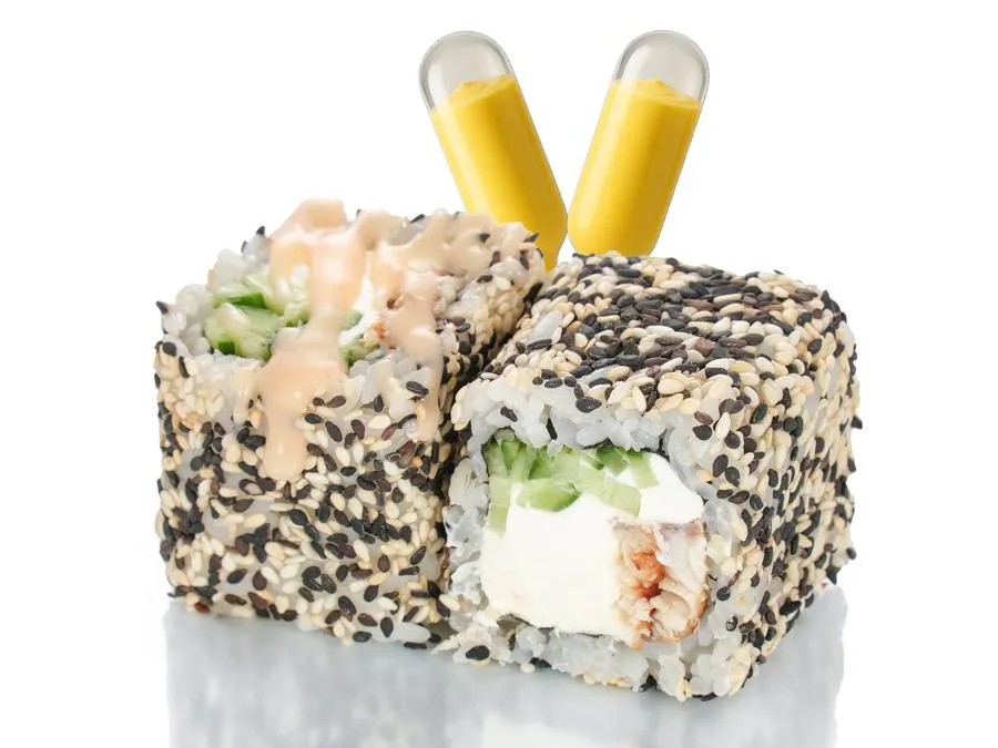 Ролл с Угрем в Кунжуте и Сырным соусом