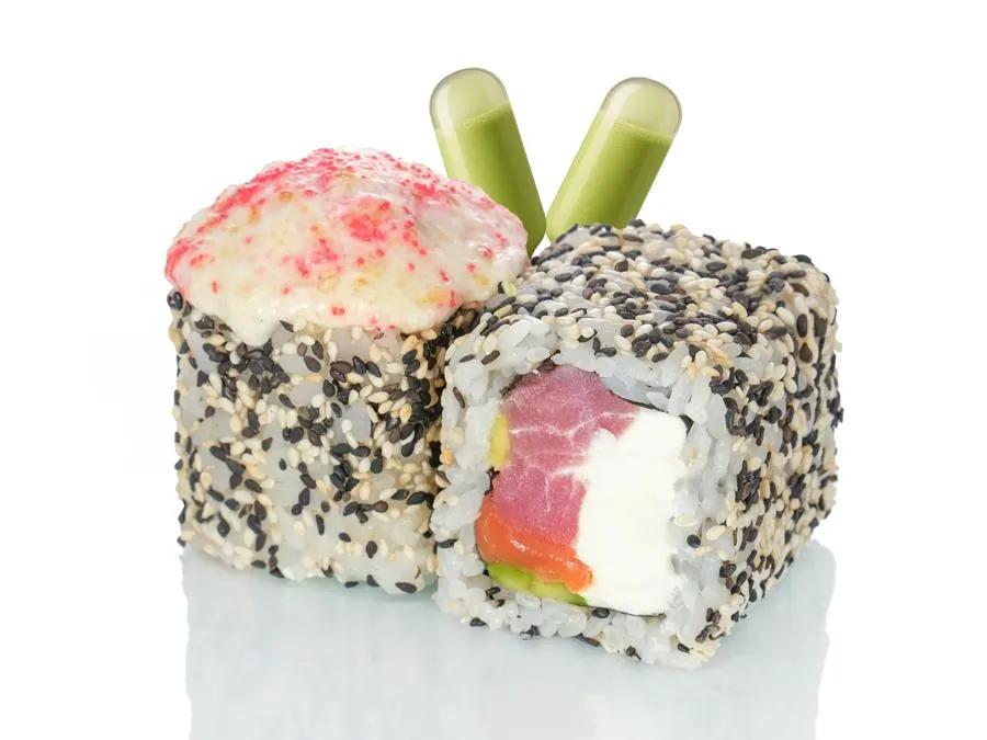 Запечённый с Тунцом и Лососем с соусом Свит Васаби