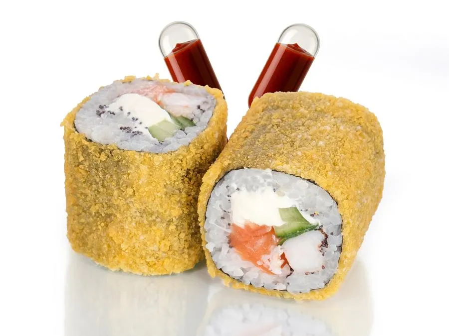 Жареный с Лососем и Креветкой и соусом Кимчи