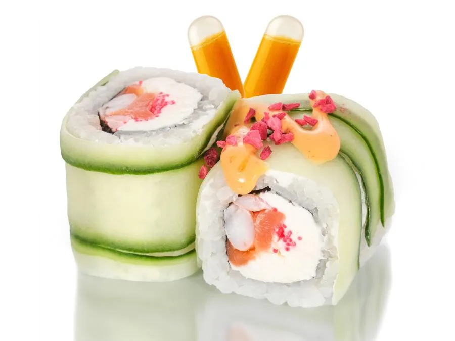 Фреш ролл Малиновый закат с соусом Юдзу