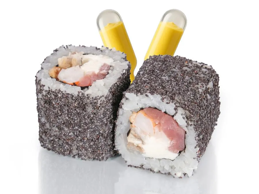 Ролл Трио в Маке с соусом Манго-Лайм-Кокос