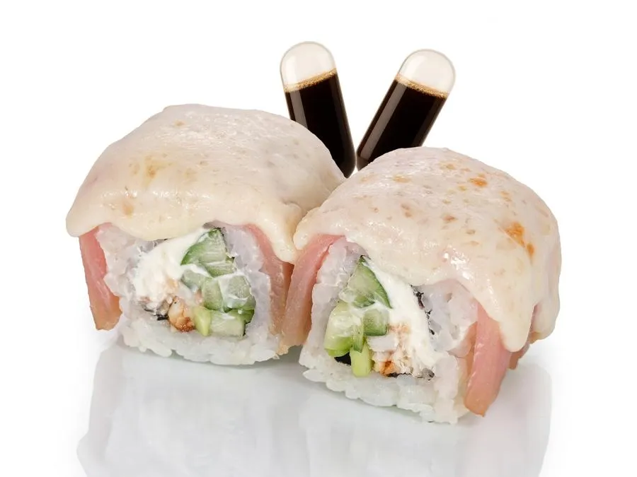 Запечённая Филадельфия с Тунцом и Угрем и соусом Понзу