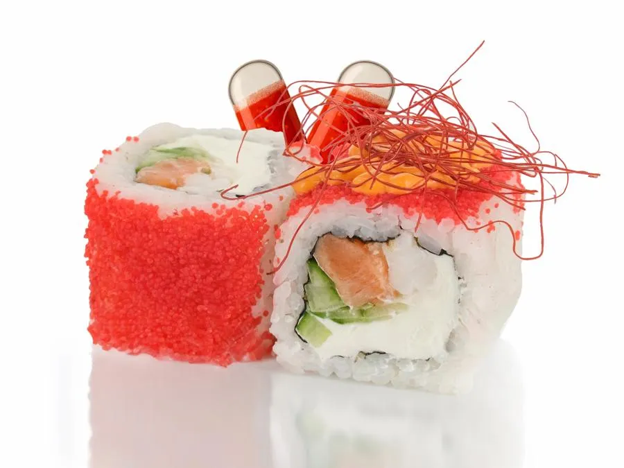 Спайси ролл Лосось-Креветка с соусом Манго-Чили