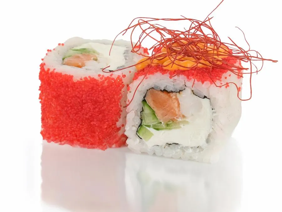 Спайси ролл Лосось-Креветка с соусом Манго-Чили