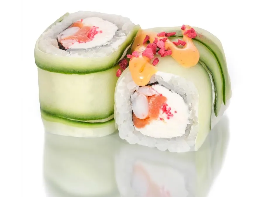 Фреш ролл Малиновый закат с Креветочным соусом