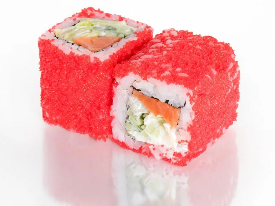 Калифорния с Лососем и соусом Манго-Маракуйя