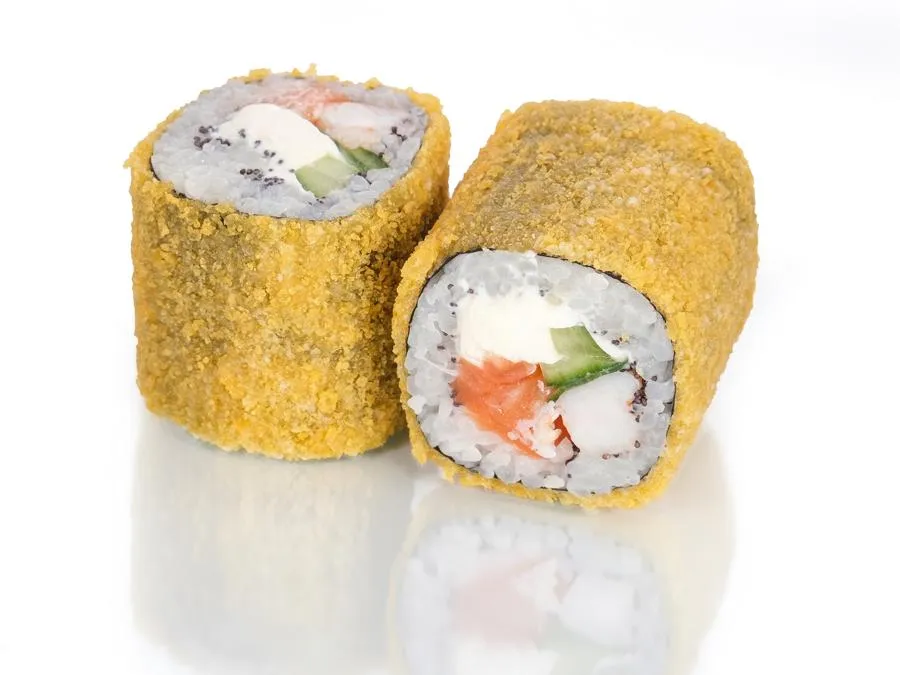 Жареный с Лососем и Креветкой и соусом Манго-Чили