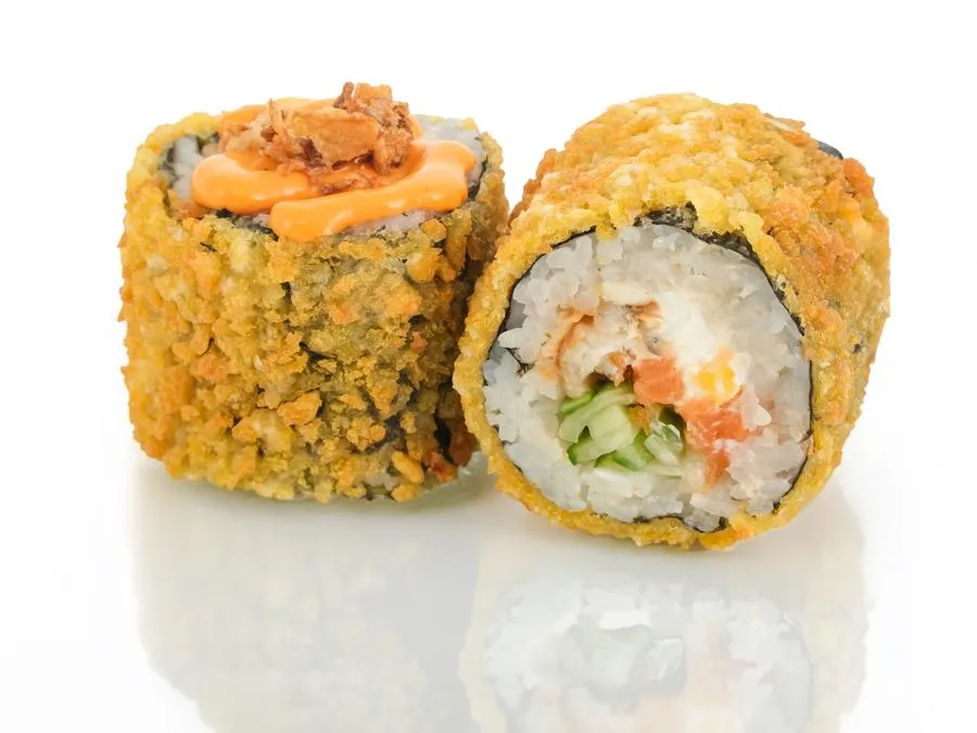 Жареный с Лососем и Угрем и Кунжутным соусом