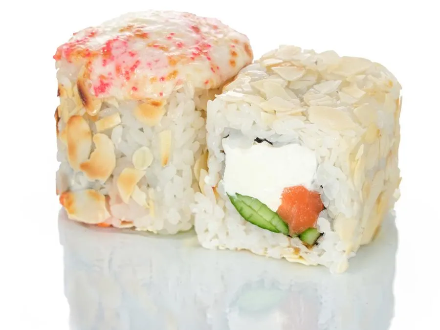 Запечённый в Миндале с Лососем и соусом Манго-Маракуйя