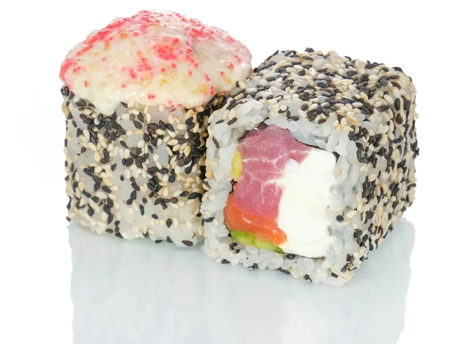 Запечённый с Тунцом и Лососем с соусом Свит Васаби